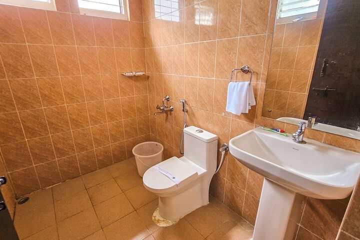 Room 11 of 18