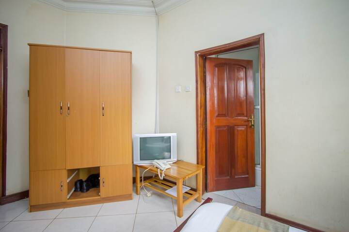 Room 21 of 43