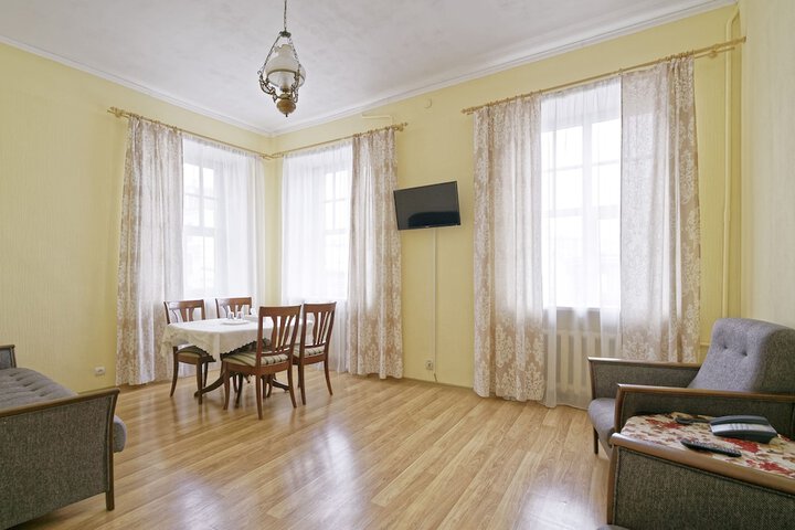 Room 57 of 272