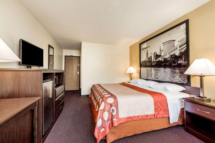 1 King Bed (2 of 2)