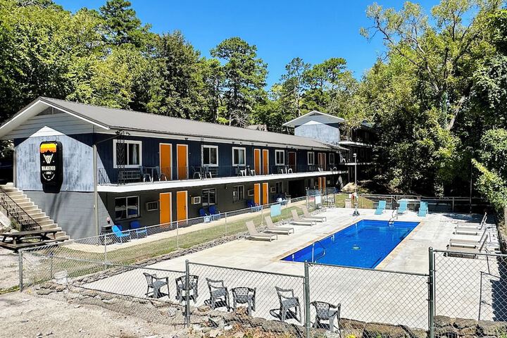 Pool 40 of 82