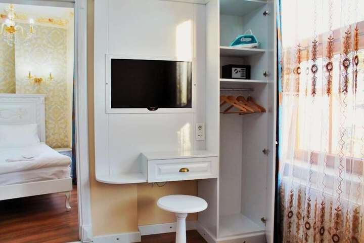 Room 3 of 36