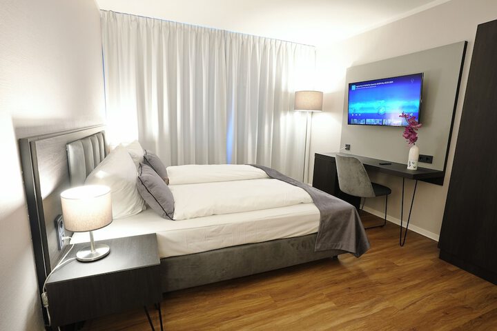 Room 6 of 15