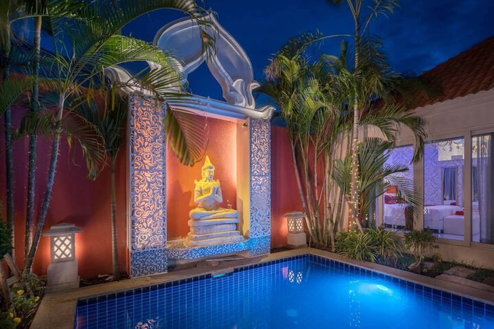 Hotel Pool