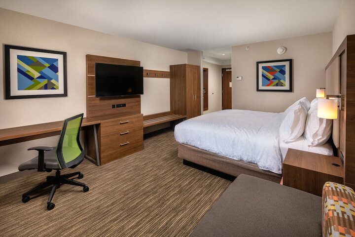 Room 14 of 60