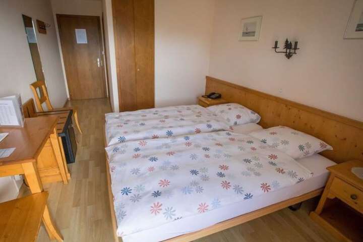 Room 3 of 48
