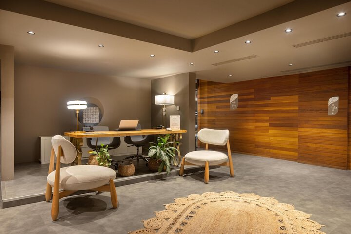Entrance & Lobby