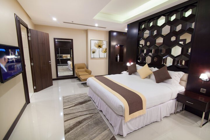 Room 7 of 35
