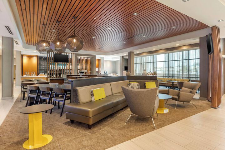 Lobby lounge