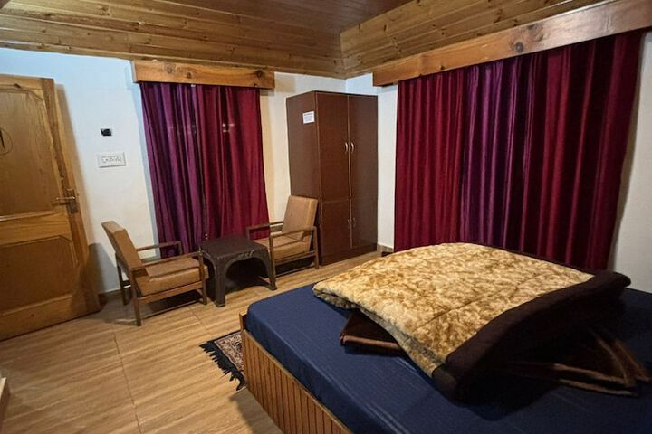 Room 16 of 28
