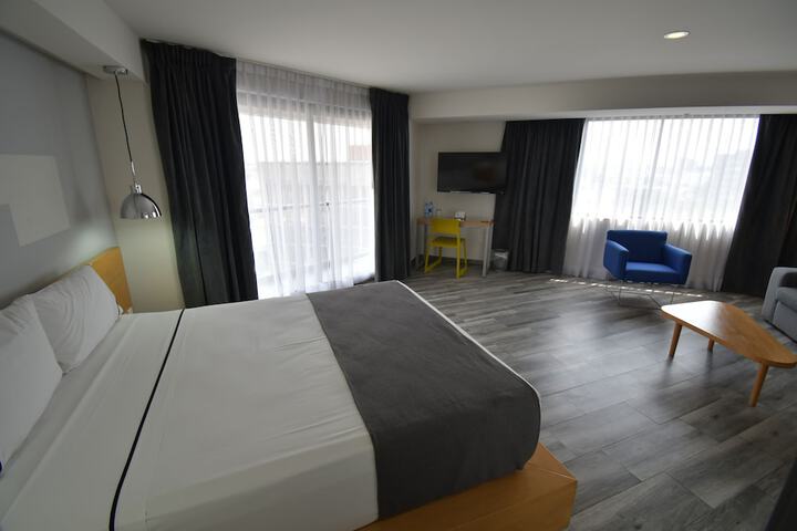 Room 27 of 66