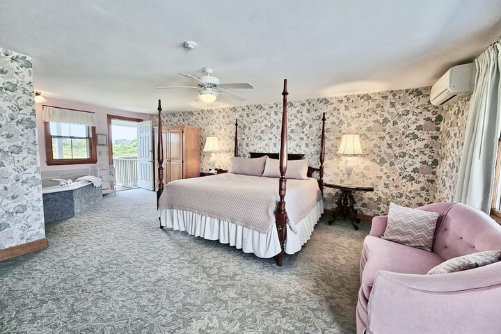 Room 7 of 100