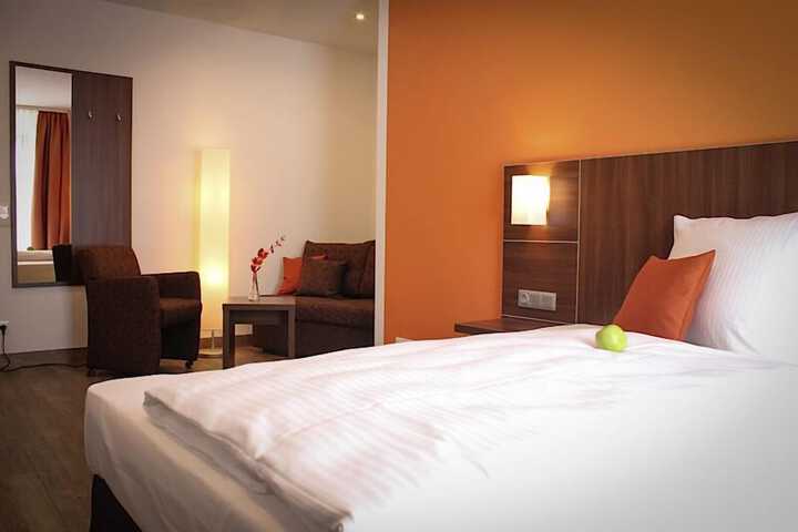 Room 7 of 33