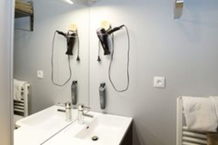 Room 3 of 7