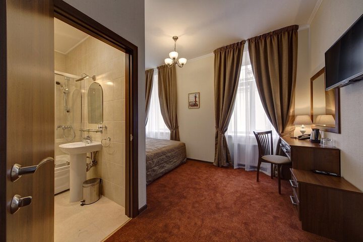 Room 3 of 83