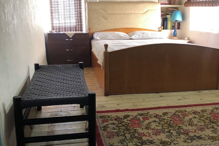 Room 4 of 35