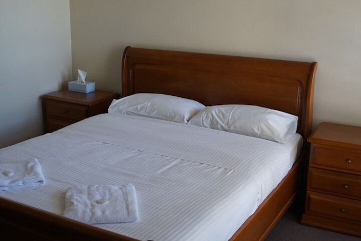 Room 6 of 28