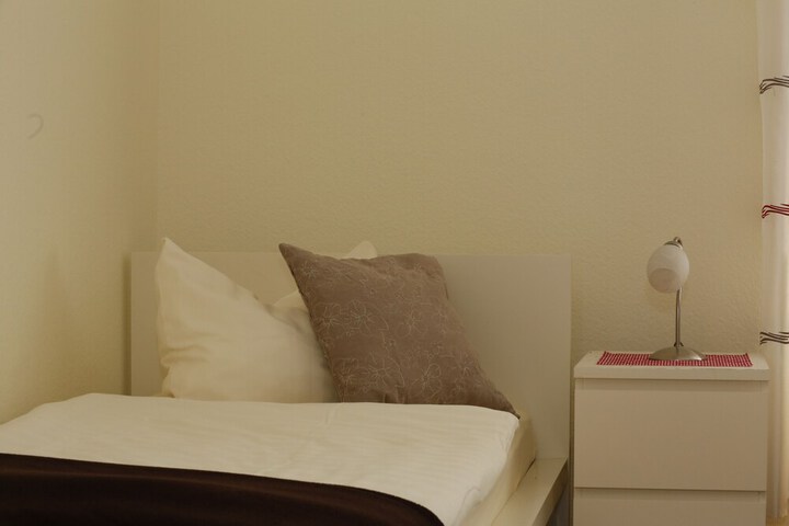 Room 16 of 40