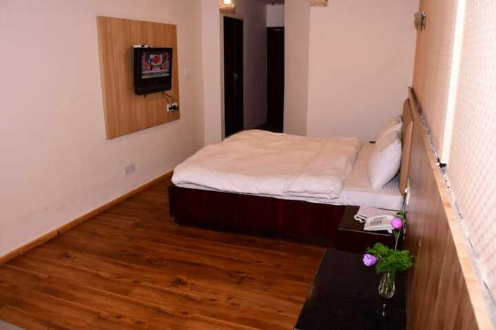 Room 5 of 28