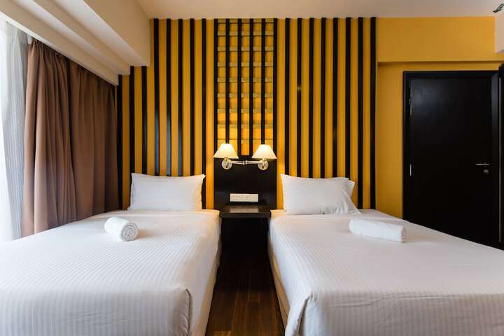 Room 10 of 77