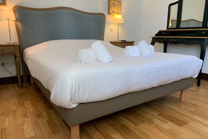 Room 5 of 80