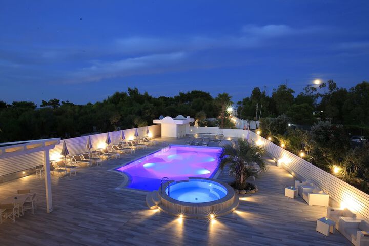 Hotel with Pool