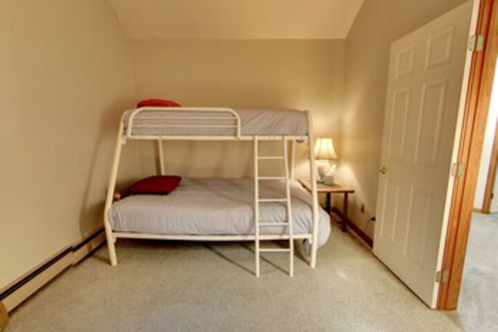 Room 32 of 34