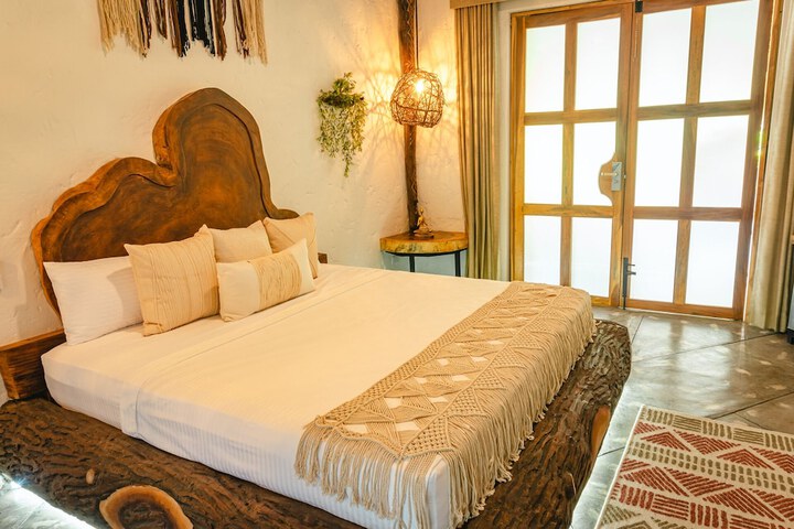 Room 2 of 37