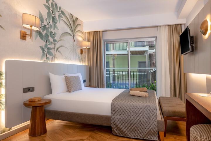 Room 8 of 49