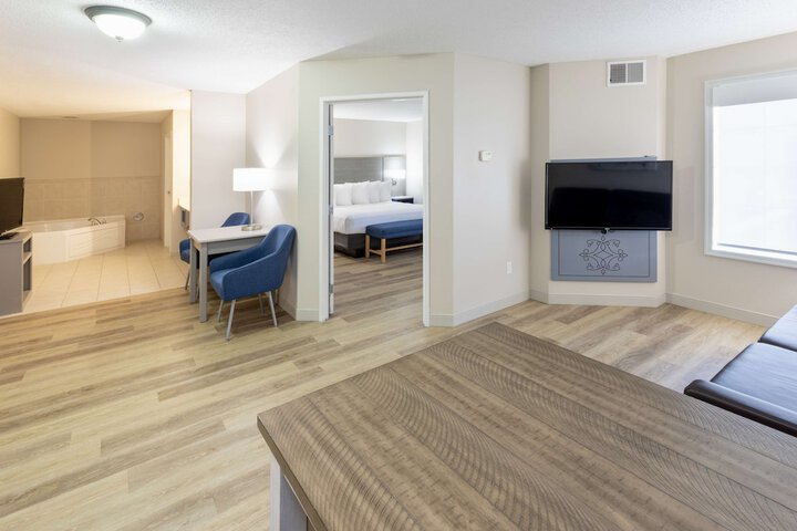 Suite Queen Size Bed (7 of 10)