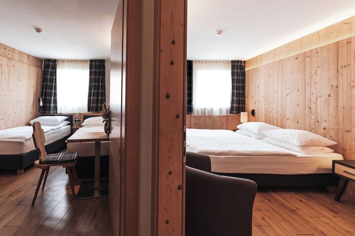 Room 52 of 147