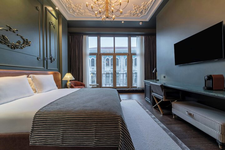 Room 42 of 100