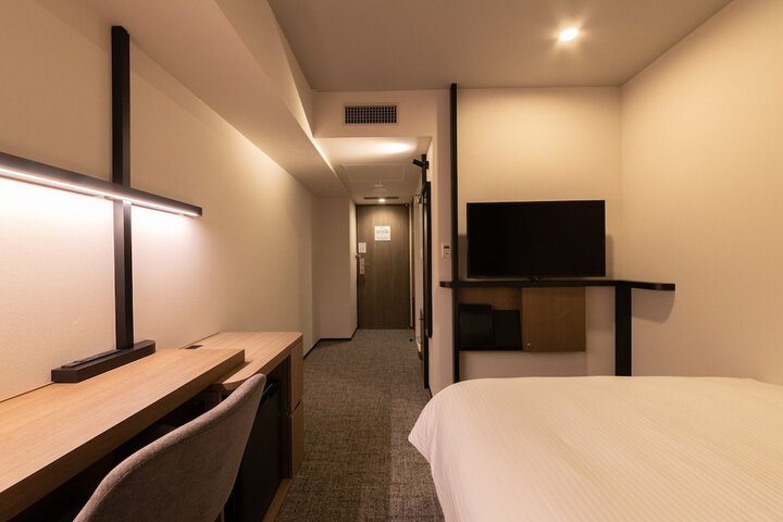Room 7 of 32