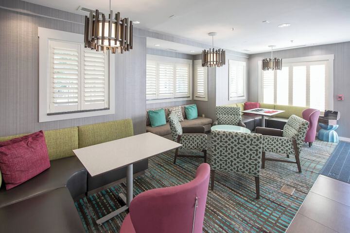 Lobby lounge