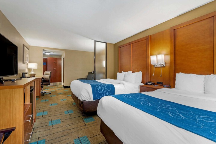 2 Queen Beds Suite (17 of 33)