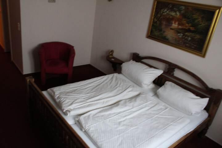 Room 10 of 68