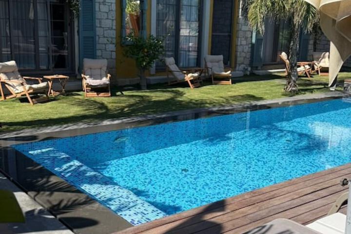 Pool 53 of 71