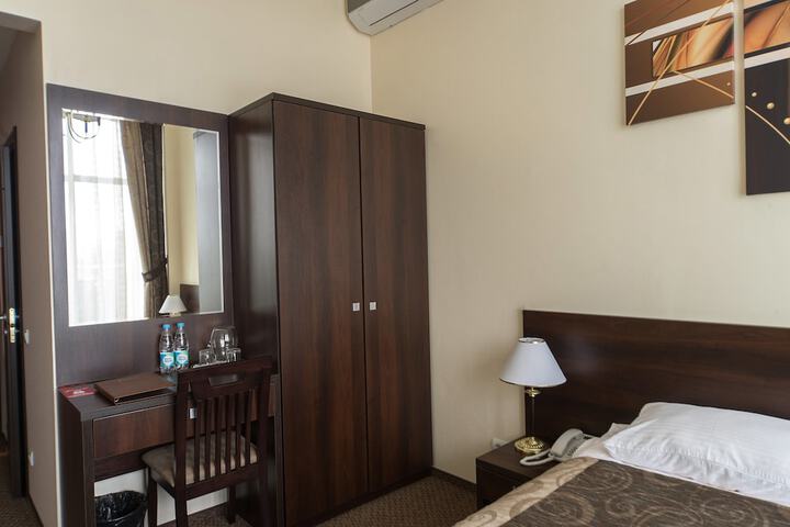 Room 3 of 47