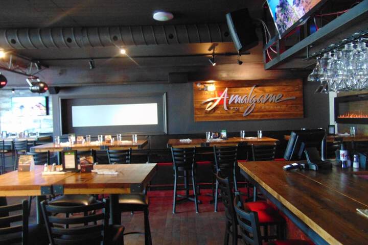 Lounge 41 of 53