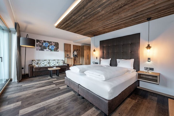 Room 16 of 106