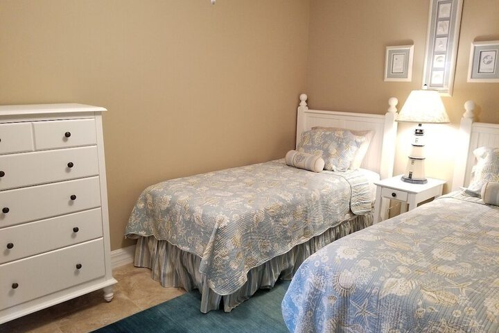 Room 7 of 32