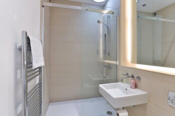 Room 4 of 35
