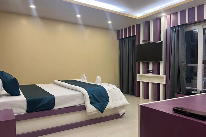 Room 4 of 13