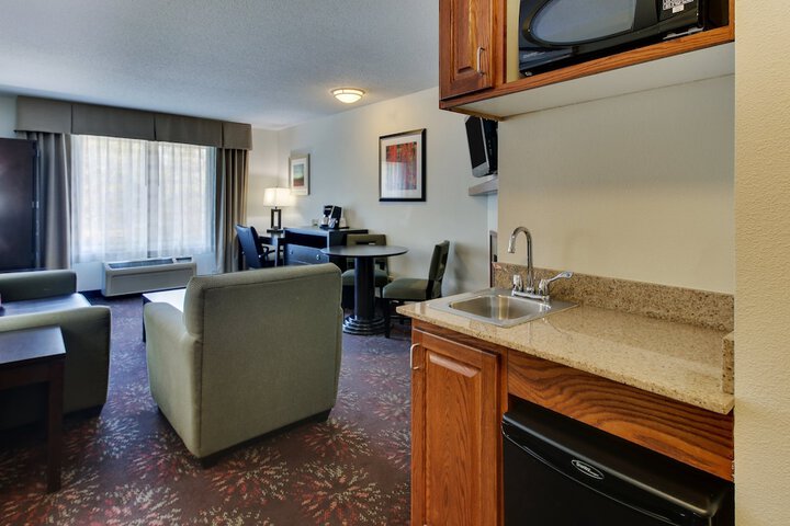Room 10 of 77
