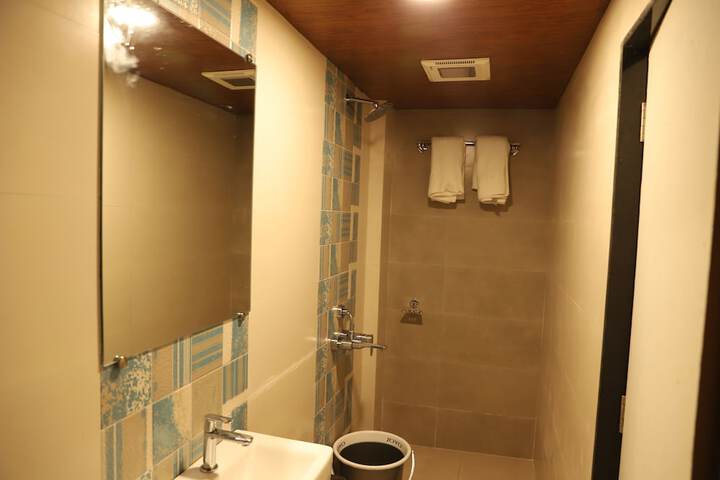 Room 15 of 33