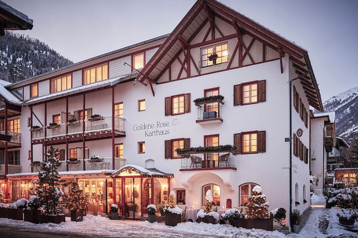 Goldene Rose Karthaus in Senales