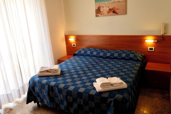 Room 10 of 39