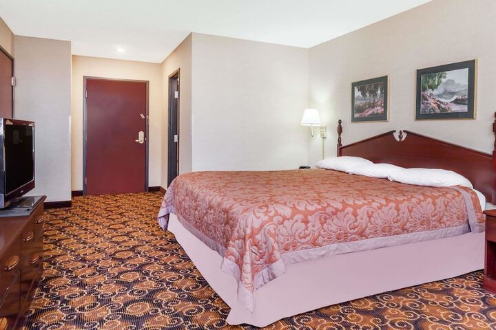 1 King Bed (11 of 12)