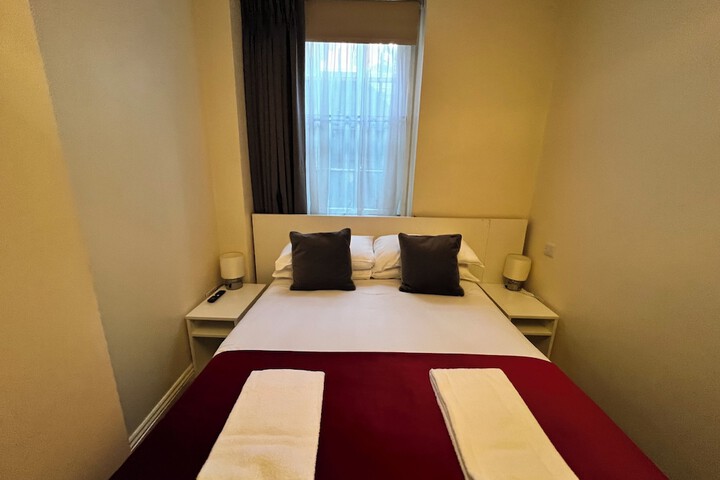 Room 5 of 89