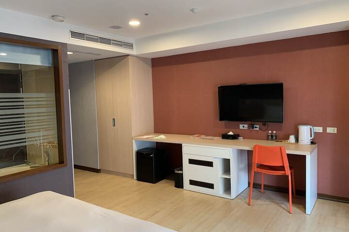 Room 10 of 31